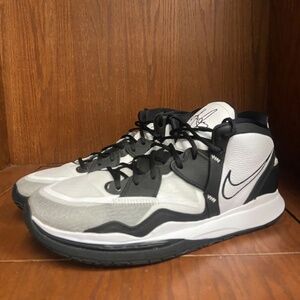 Nike Kyrie Infinity